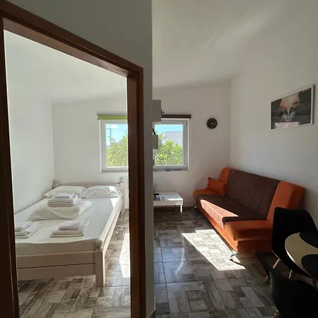 Apartment Simi *